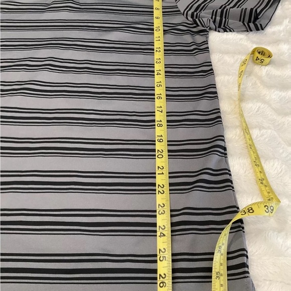 Under Armour‎ Polo Mens Medium Gray & Black Striped Loose Heatgear Golf Shirt - Picture 7 of 8